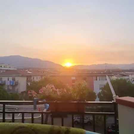 L' Dista 2 Minuti A Piedi Dal Mare! Daire