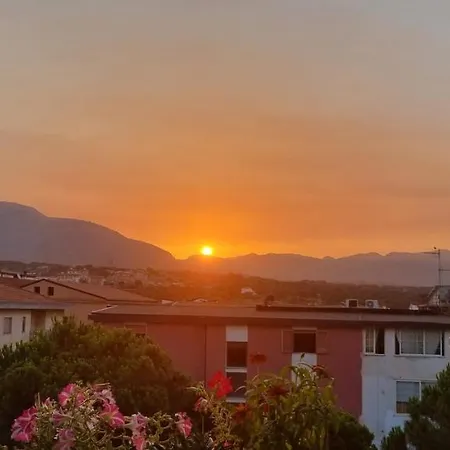 L' Dista 2 Minuti A Piedi Dal Mare! Daire